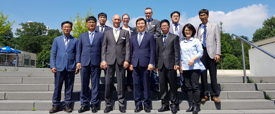 Gruppenbild - Südkoreanische Delegation