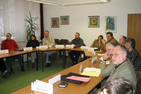 Interessiert folgten die Beteiligten den Ausführungen des Referenten zur Entwicklung des Islam in Deutschland Interessiert folgten die Beteiligten den Ausführungen des Referenten zur Entwicklung des Islam in Deutschland