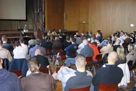 Aula - Fachleute und Schüler im Gespräch Aula - Fachleute und Schüler im Gespräch
