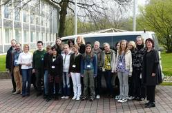 Gruppenfoto mit den Mädchen Gruppenfoto mit den Mädchen