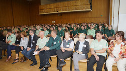 Begrüßung der Anwärter und Anwärterinnen in der Aula der JVS NRW