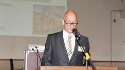 Der Schulleiter, Herr LRD Heß begrüßt die neuen Kolleginnen und Kollegen