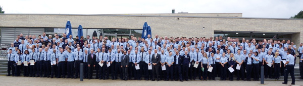 Gruppenfoto mit allen Anwärterinnen und Anwärtern Gruppenfoto mit allen Anwärterinnen und Anwärtern